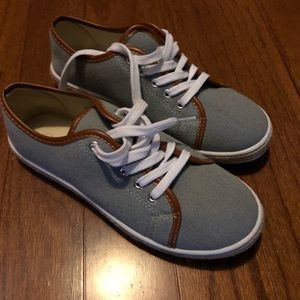 NWOT tennis shoes size 7